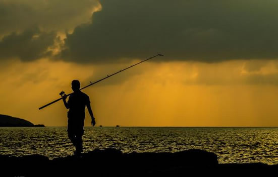 钓鱼有益于身心健康，但这五类人不适合钓鱼