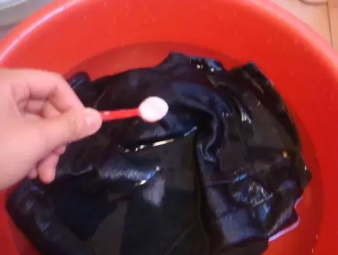 牛仔裤的洗涤方法