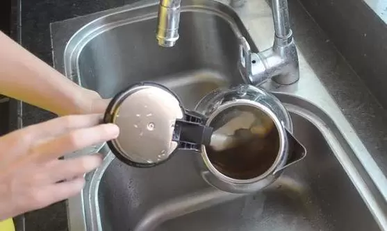 电水壶里面沉淀的水垢去除方法