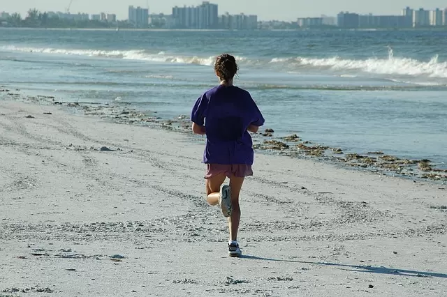 女子慢跑者, 跑步, 海滩